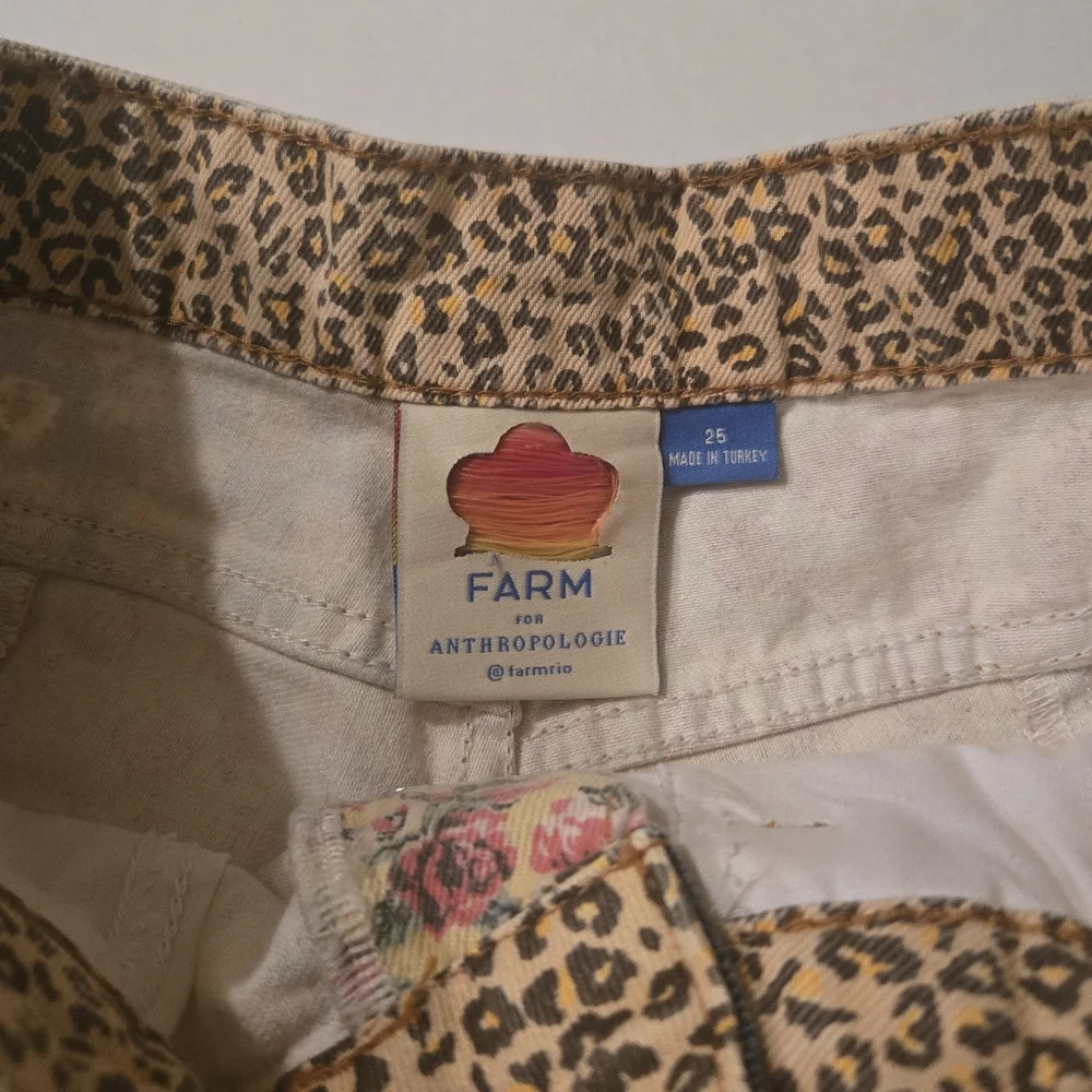 Anthropologie FARM Rio patchwork denim floral shorts. Size 25 - Picture 3 of 3